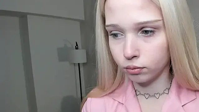 Freechat CherrylHolme on StripChat