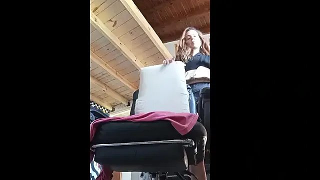 Freechat DommePoleDance on StripChat