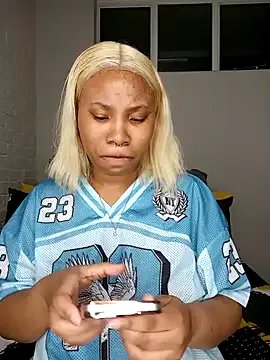 Freechat DrippinCaramelCutie on StripChat