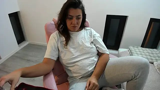 Freechat Dyana_Kaylinn on StripChat