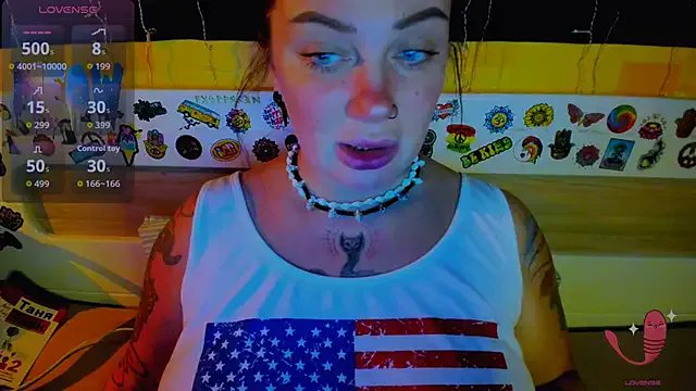 EllieOz on StripChat 