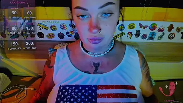 EllieOz on StripChat 