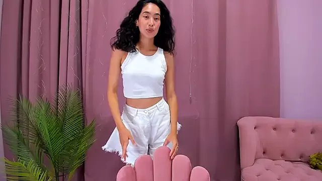 Freechat FlirtyAura on StripChat