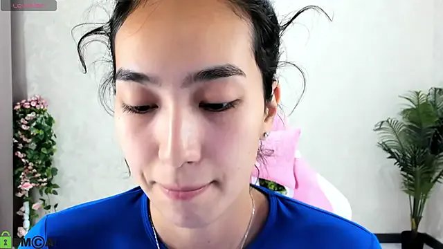 Freechat FlirtyAura on StripChat