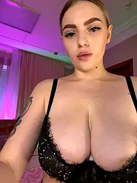 Freechat HugeBoobsAlice on StripChat