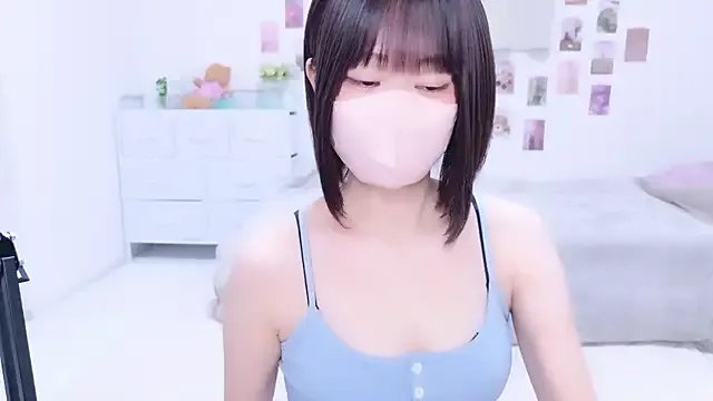 Group Im_Yu-na on StripChat