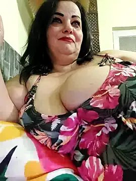 Freechat IvettkeXXX on StripChat