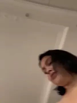 Freechat KikiWatson on StripChat