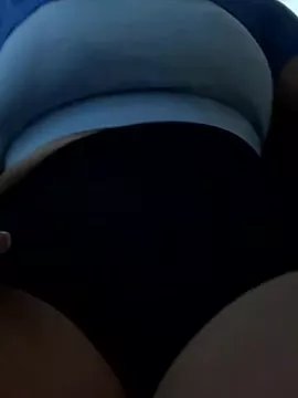 Freechat kim_monti on StripChat