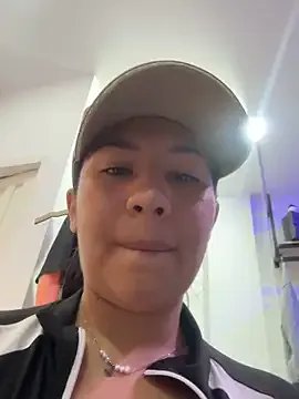 Freechat kim_monti on StripChat