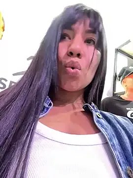 Freechat kim_monti on StripChat