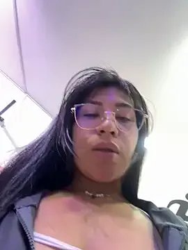 Freechat kim_monti on StripChat