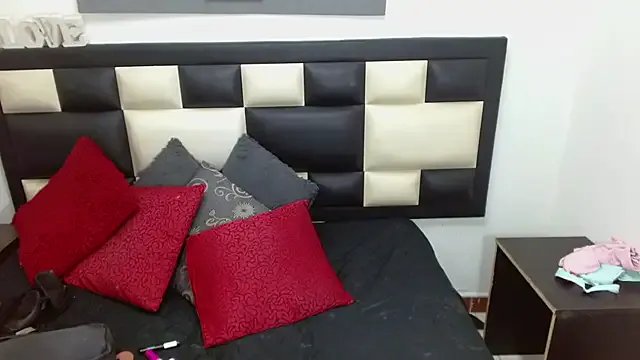 Freechat kiwii_nasty on StripChat