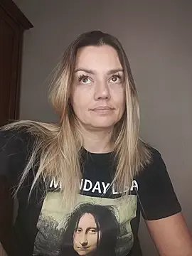 Freechat KrissSexi on StripChat