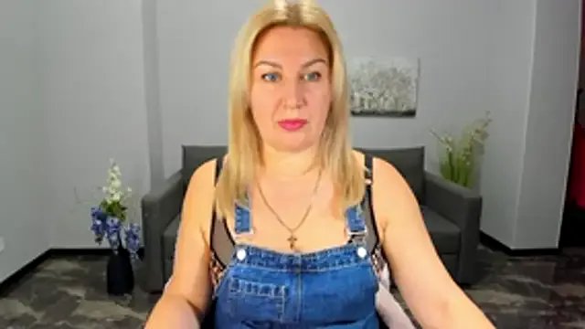 Freechat Lili_Crossi on StripChat