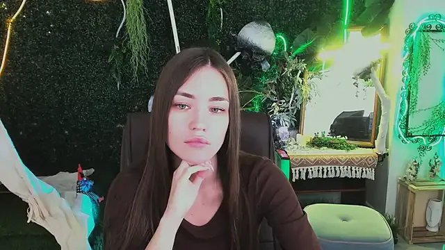 Freechat lollyrais on StripChat