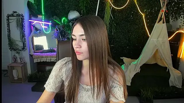 Freechat lollyrais on StripChat