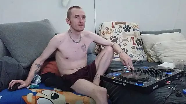 Freechat pyrowuff on StripChat