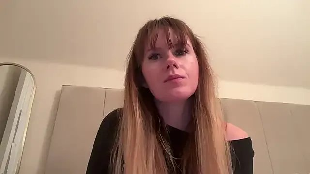 Freechat redheadrosie69 on StripChat