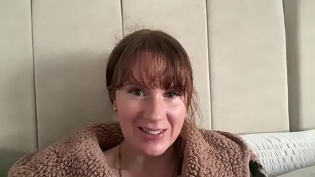 Freechat redheadrosie69 on StripChat