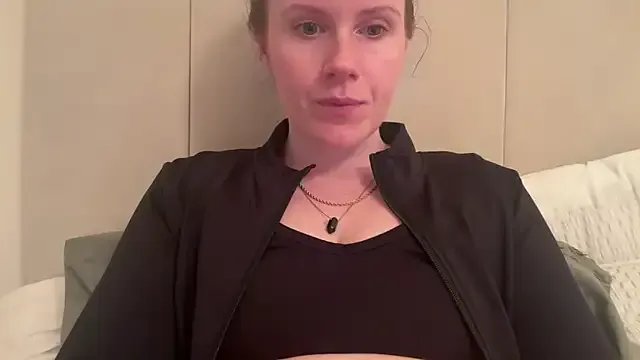 Freechat redheadrosie69 on StripChat