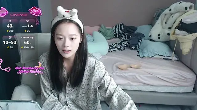 redrose520 on StripChat 