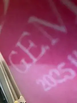 redrose520 on StripChat 