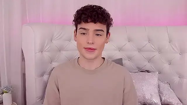 Freechat RobbyCharming on StripChat