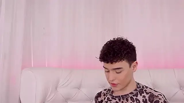 Freechat RobbyCharming on StripChat