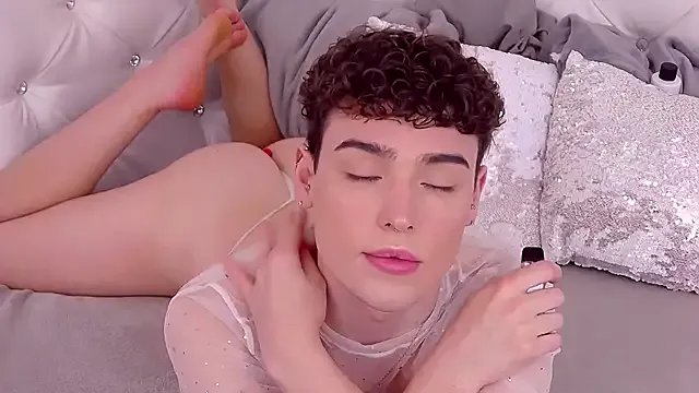 Freechat RobbyCharming on StripChat