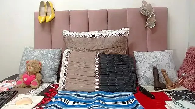 Freechat RoundaAssx22 on StripChat