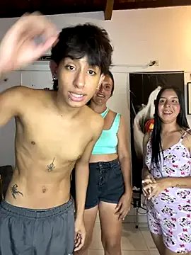 Freechat royalgirls_x on StripChat