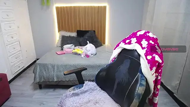 Freechat sailor_moon07 on StripChat