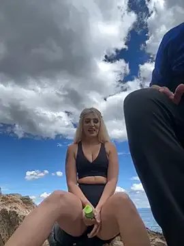 Freechat sexycouples35 on StripChat