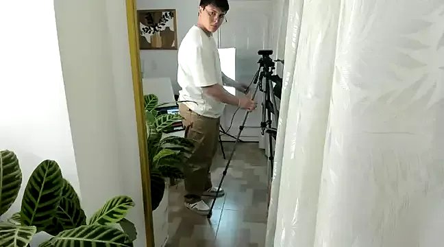 Freechat Thom_Ohtani on StripChat