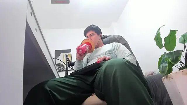 Freechat Thom_Ohtani on StripChat