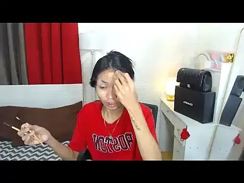 Freechat XxWildTsClaraHugeCockxX on StripChat