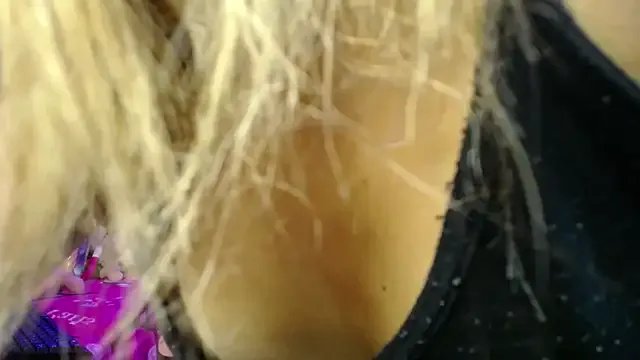 Freechat yuliana_19 on StripChat