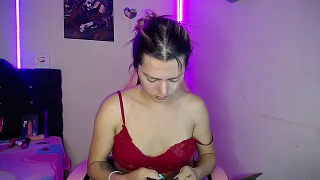 Freechat yuliana_19 on StripChat